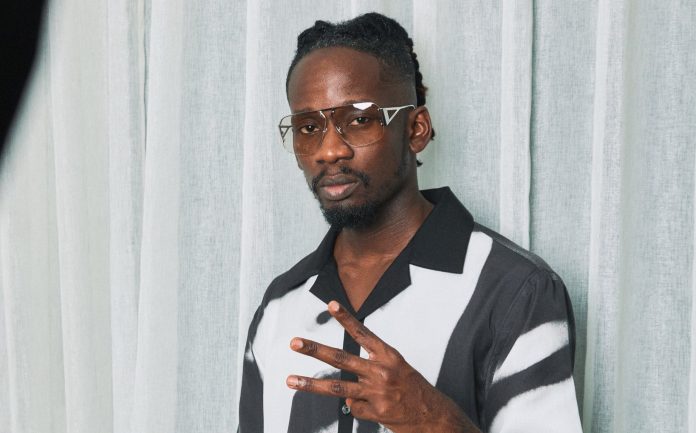Mr Eazi hide